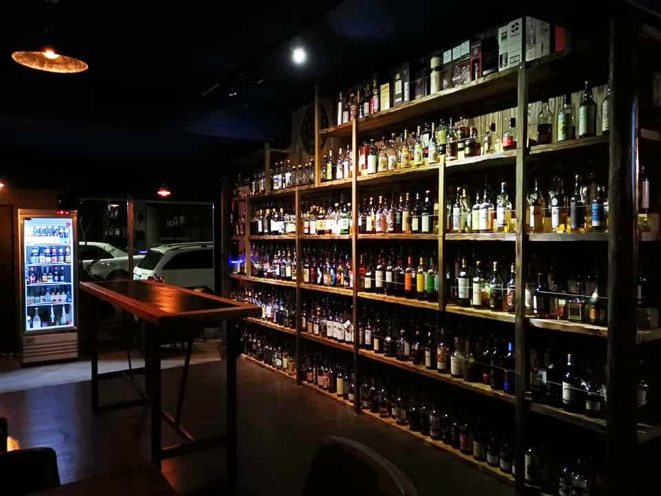 台北9家威士忌酒吧推薦！想品嚐、學習whisky，選這幾間也能無經驗輕鬆踏入台北、威士忌酒吧、whisky Bar、sneak Peek、威士忌樂園 酒酒窩